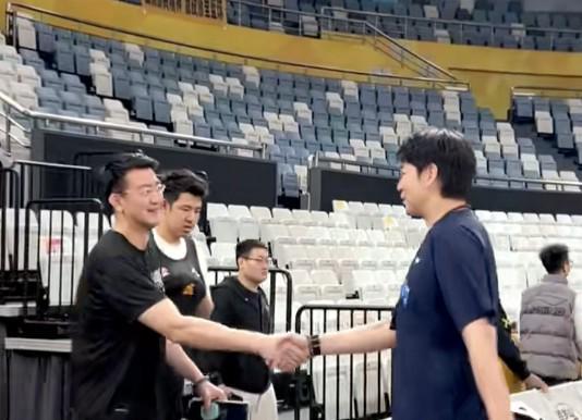kaiyun.com-邱彪：挑战卫冕冠军广厦要拿出亮剑精神，要有勇气去拼对手